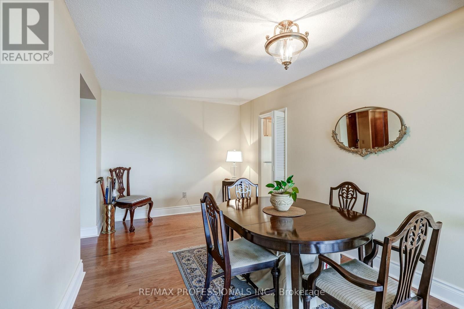 1405 - 240 Scarlett Road, Toronto, Ontario  M6N 4X4 - Photo 7 - W12963620