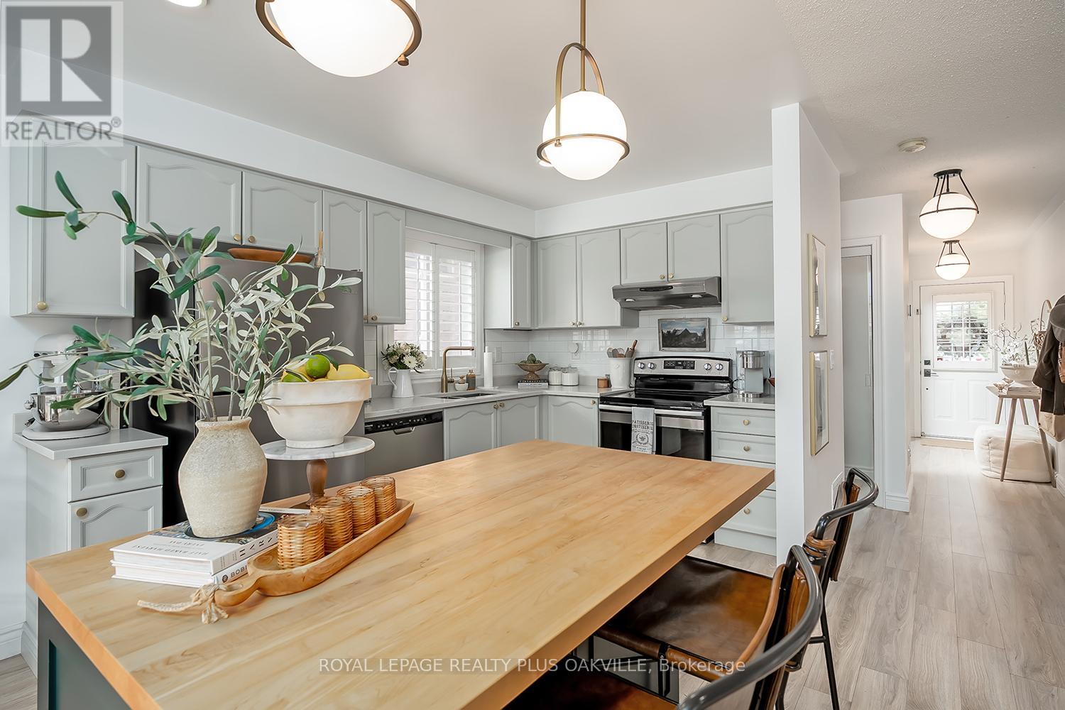 1159 Barclay Circle, Milton, Ontario  L9T 5V8 - Photo 12 - W12963670