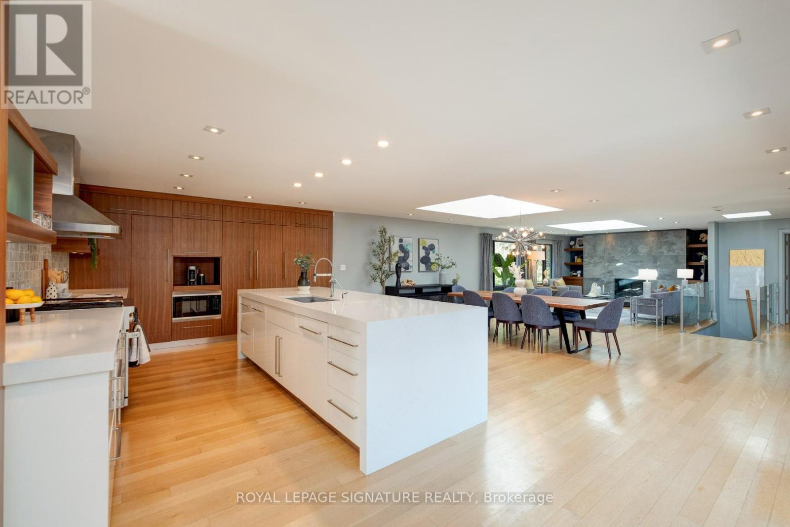 185 Morrison Road, Oakville, Ontario  L6J 4J3 - Photo 4 - W12963708