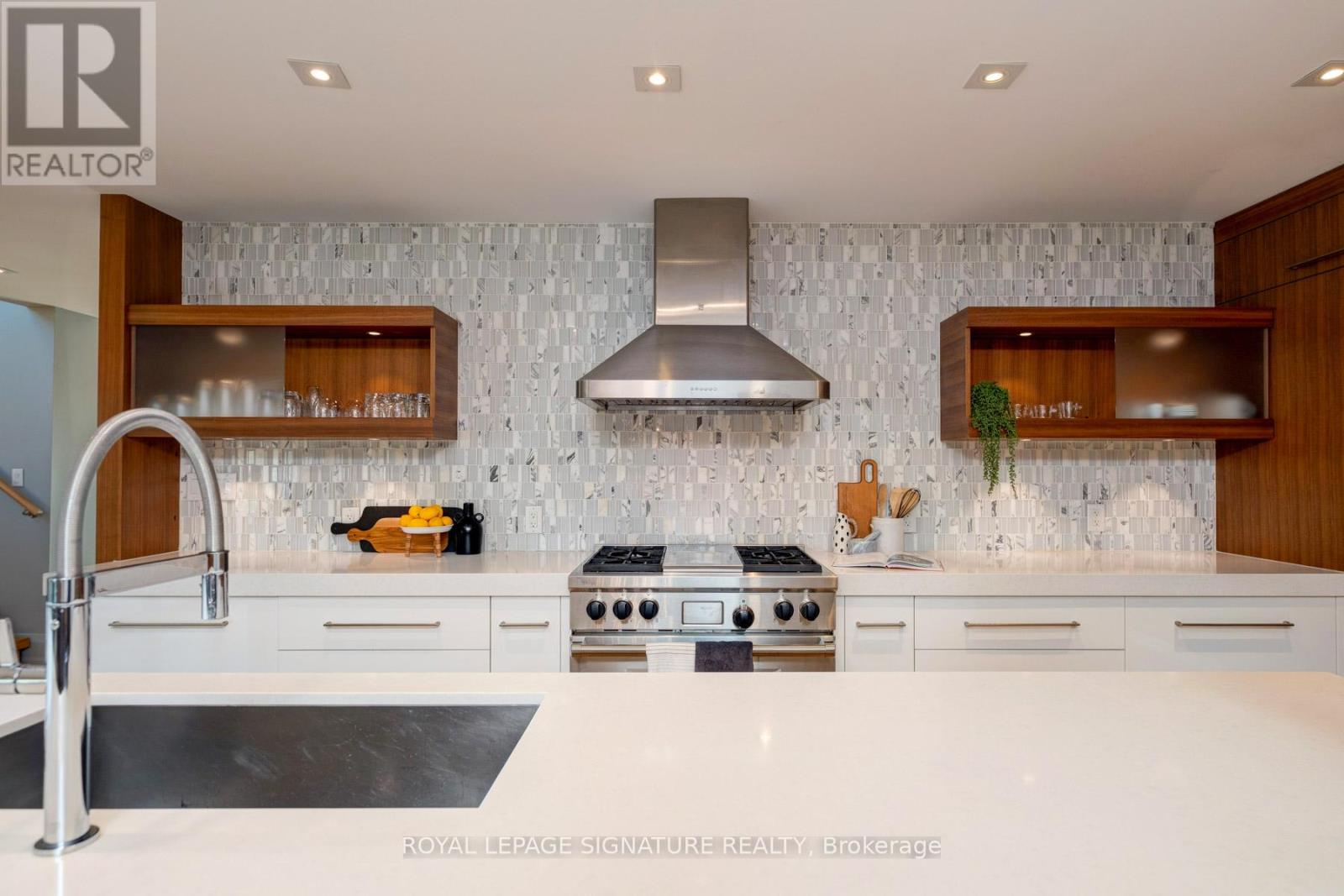 185 Morrison Road, Oakville, Ontario  L6J 4J3 - Photo 6 - W12963708