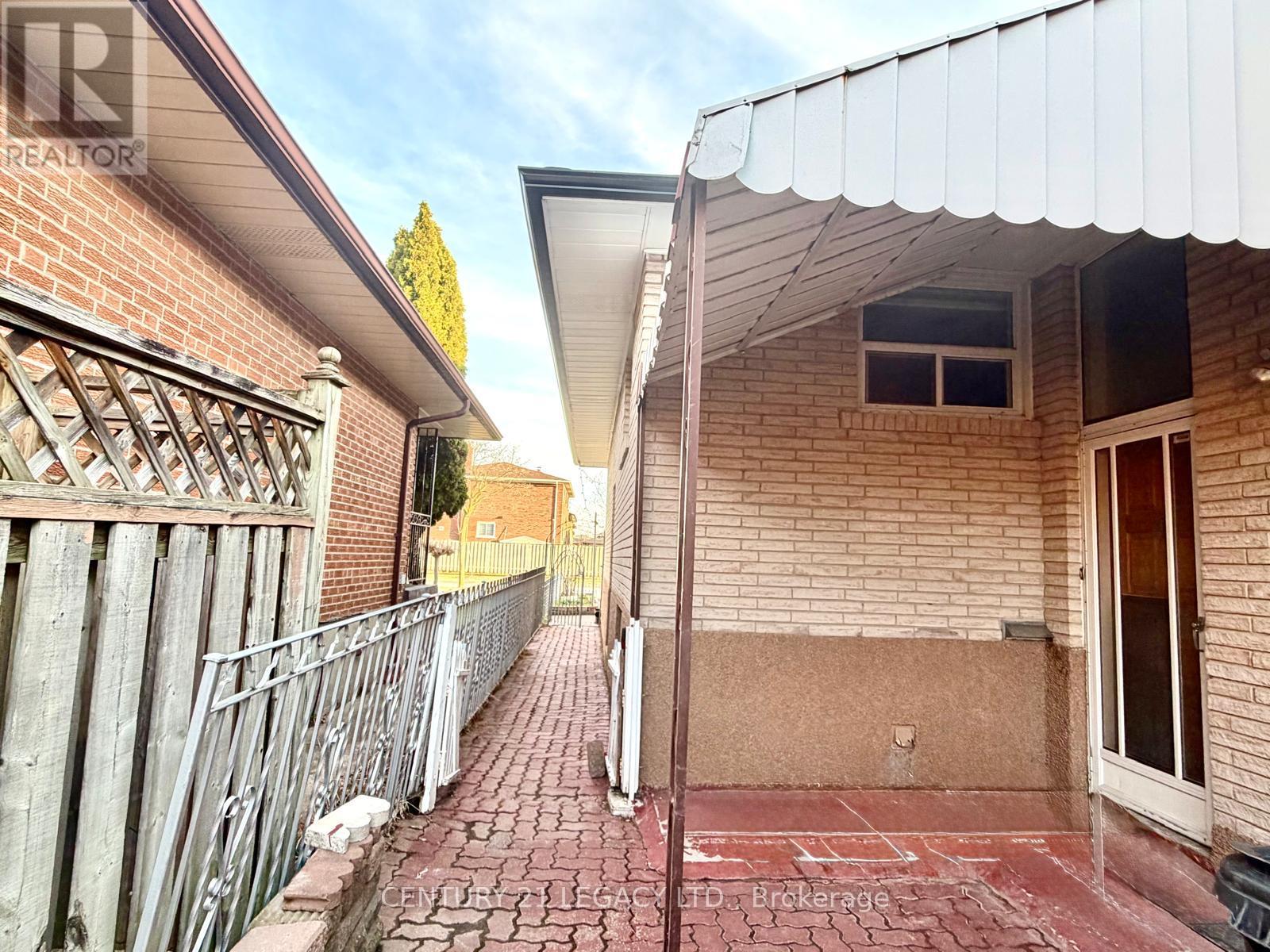 55 Maryhill Drive, Toronto, Ontario  M9V 3C3 - Photo 2 - W12963718