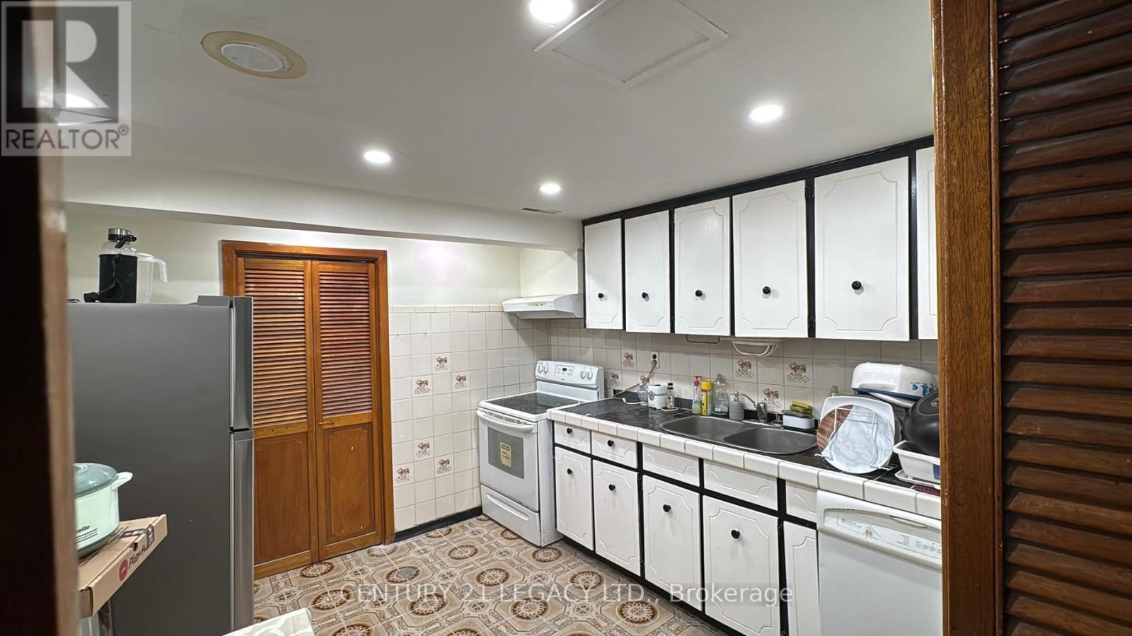 55 Maryhill Drive, Toronto, Ontario  M9V 3C3 - Photo 3 - W12963718