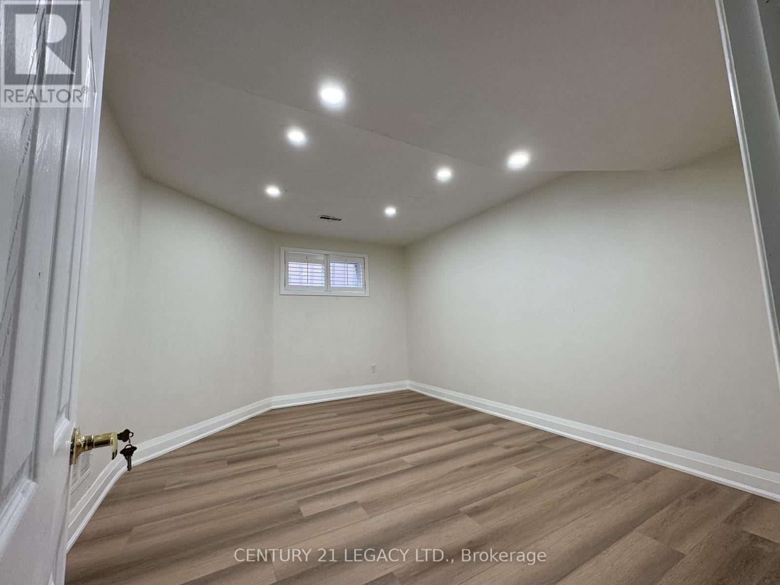 55 Maryhill Drive, Toronto, Ontario  M9V 3C3 - Photo 4 - W12963718