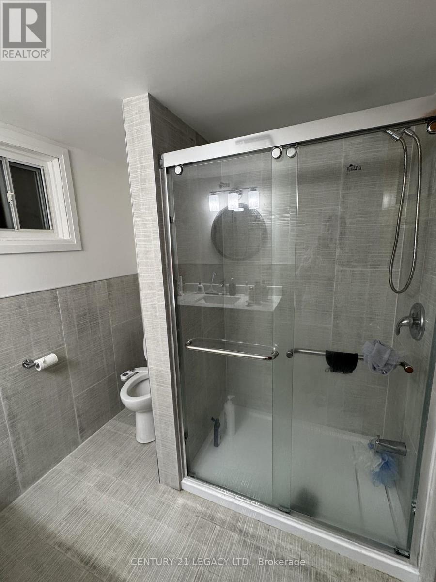 55 Maryhill Drive, Toronto, Ontario  M9V 3C3 - Photo 8 - W12963718