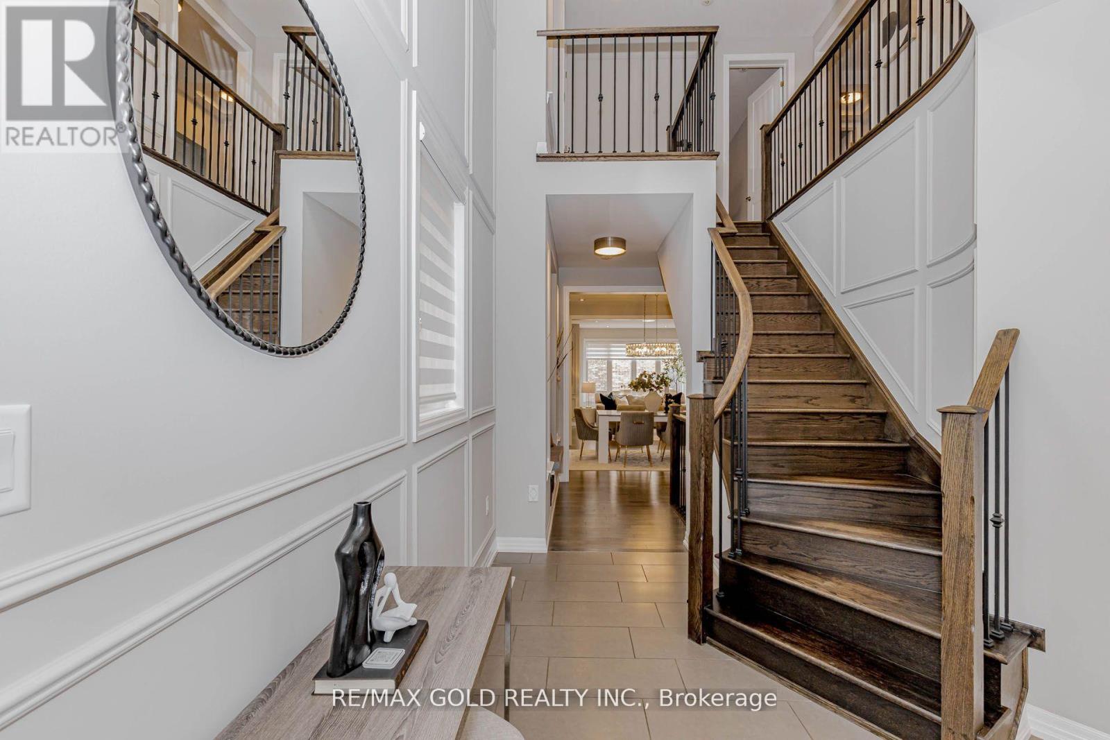 3354 Vardon Way, Oakville, Ontario  L6M 1R5 - Photo 2 - W12963768