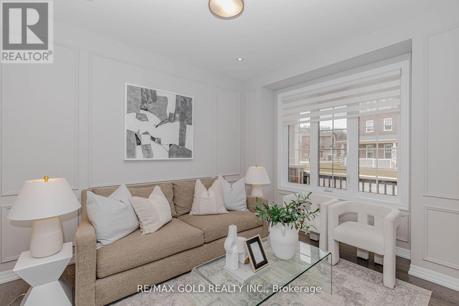 3354 Vardon Way, Oakville, Ontario  L6M 1R5 - Photo 3 - W12963768