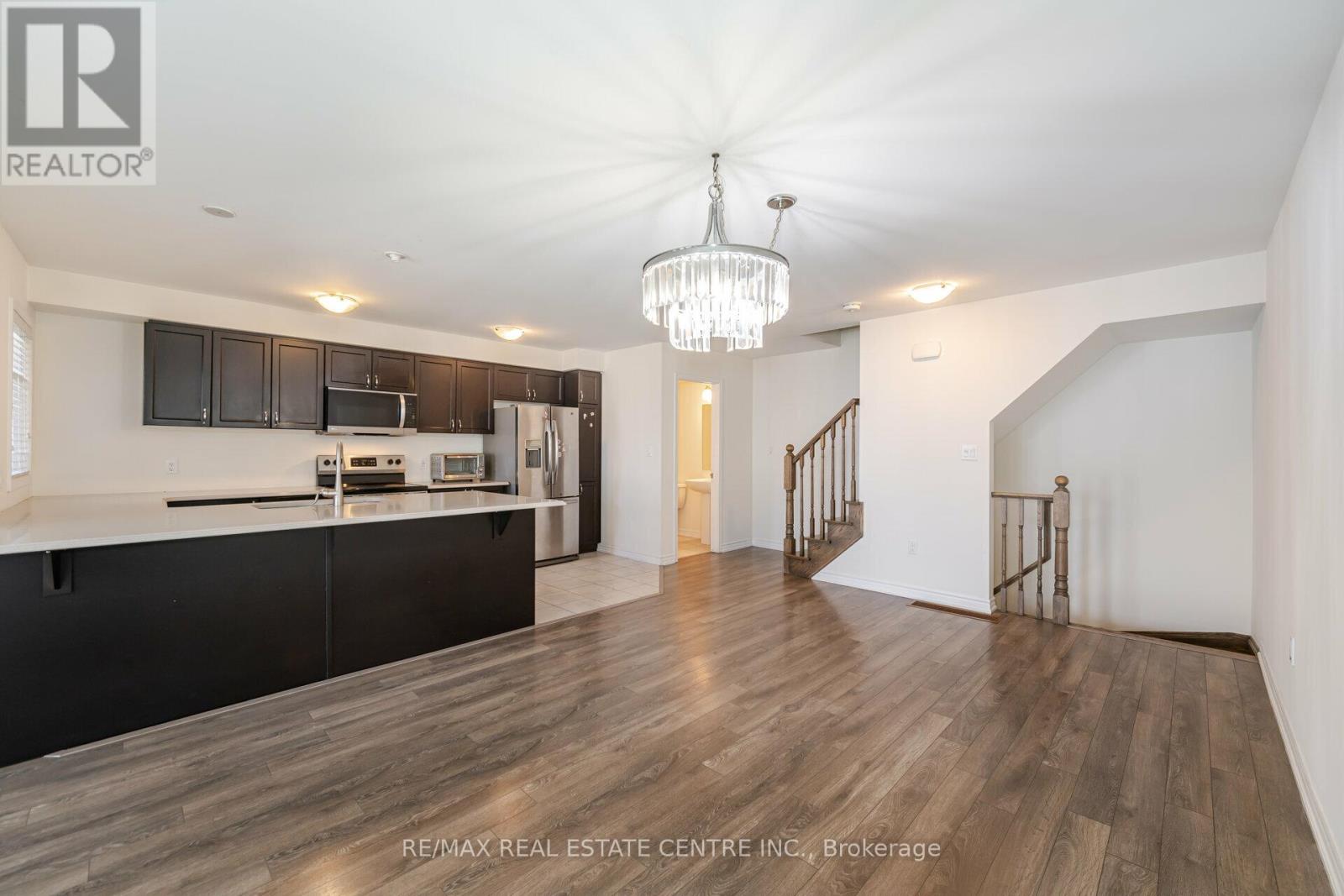 68 Locker Place, Milton, Ontario  L9E 1E8 - Photo 10 - W12963772