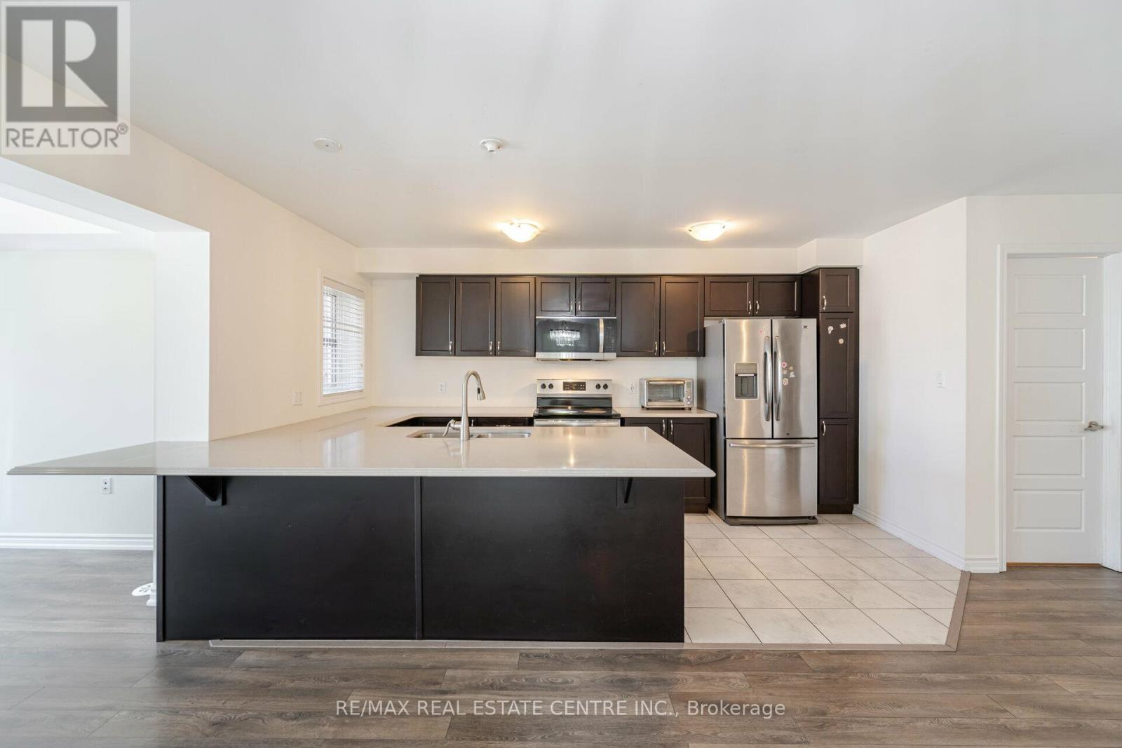 68 Locker Place, Milton, Ontario  L9E 1E8 - Photo 13 - W12963772