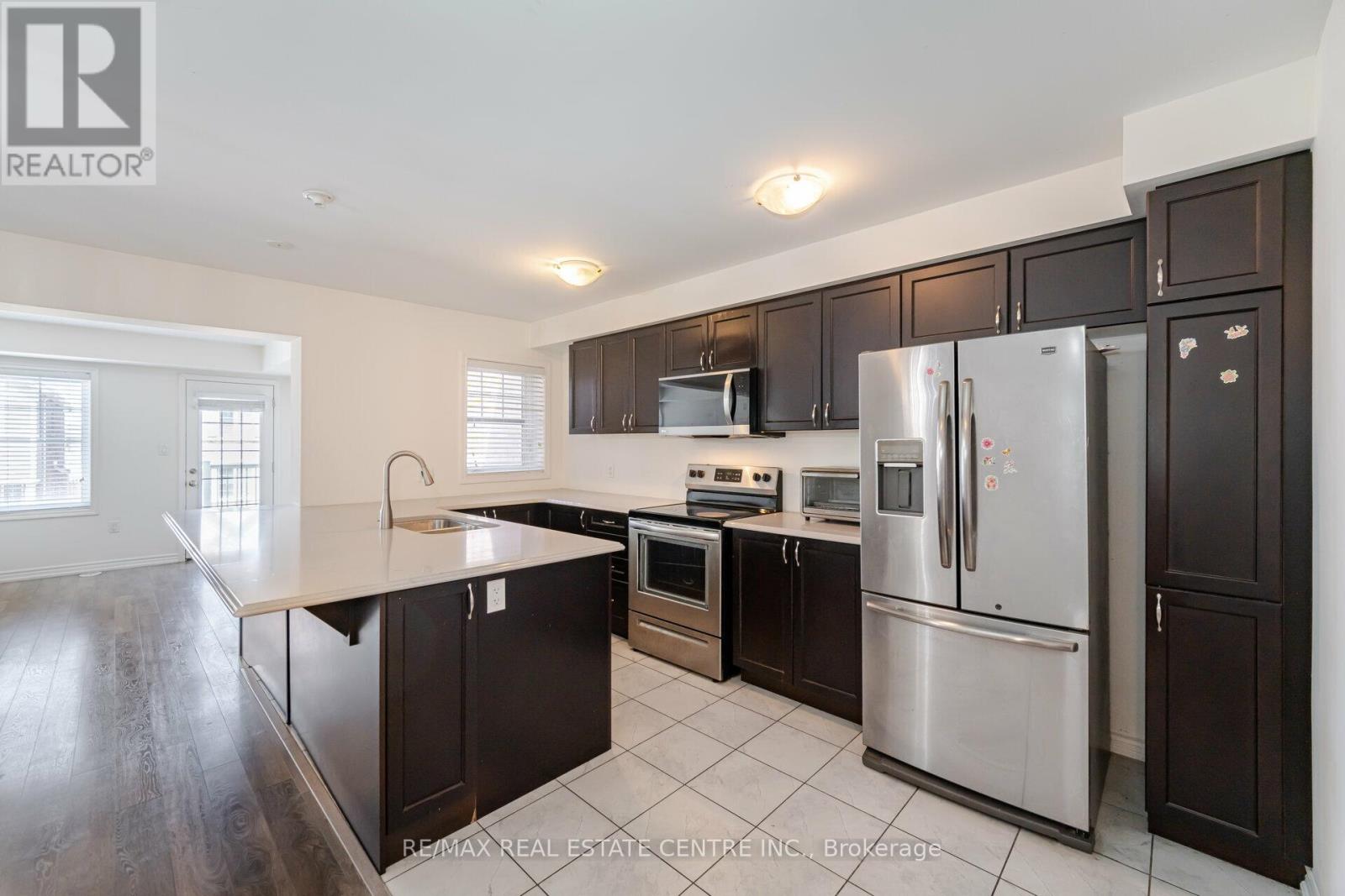 68 Locker Place, Milton, Ontario  L9E 1E8 - Photo 14 - W12963772