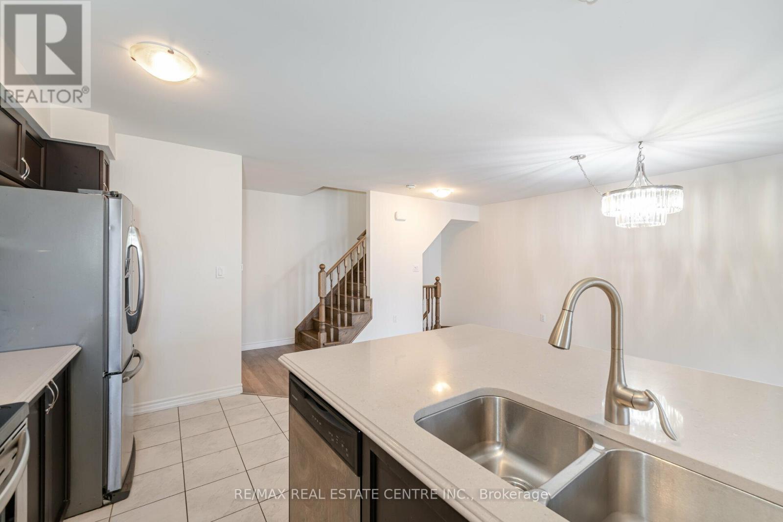 68 Locker Place, Milton, Ontario  L9E 1E8 - Photo 16 - W12963772