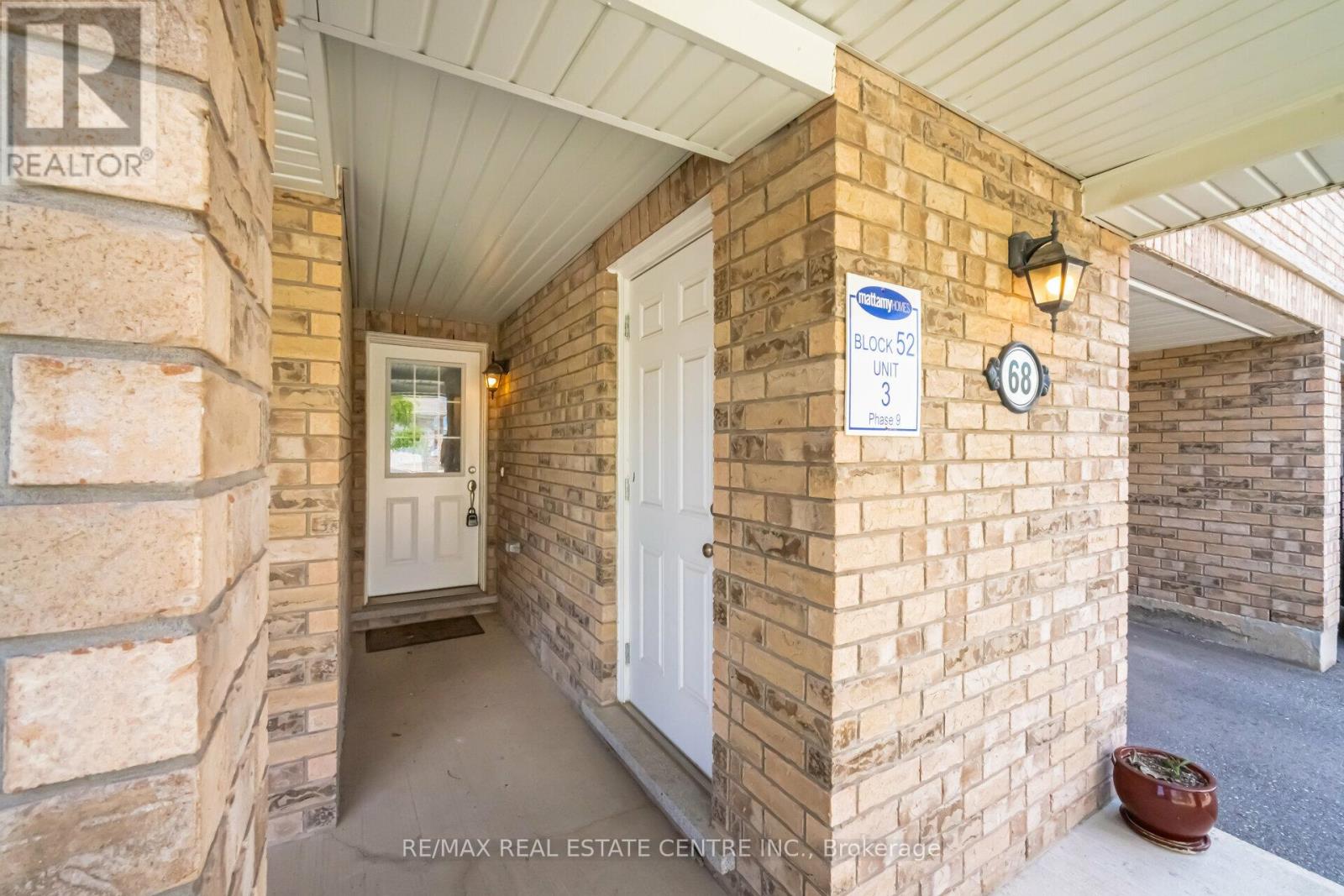 68 Locker Place, Milton, Ontario  L9E 1E8 - Photo 4 - W12963772