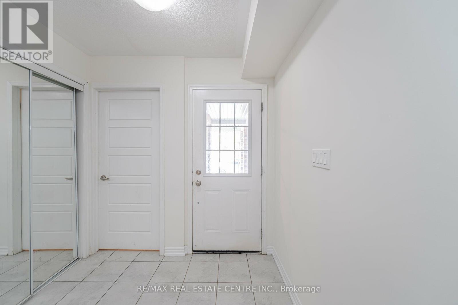 68 Locker Place, Milton, Ontario  L9E 1E8 - Photo 6 - W12963772