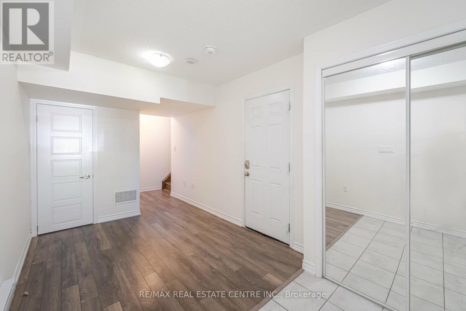 68 Locker Place, Milton, Ontario  L9E 1E8 - Photo 8 - W12963772