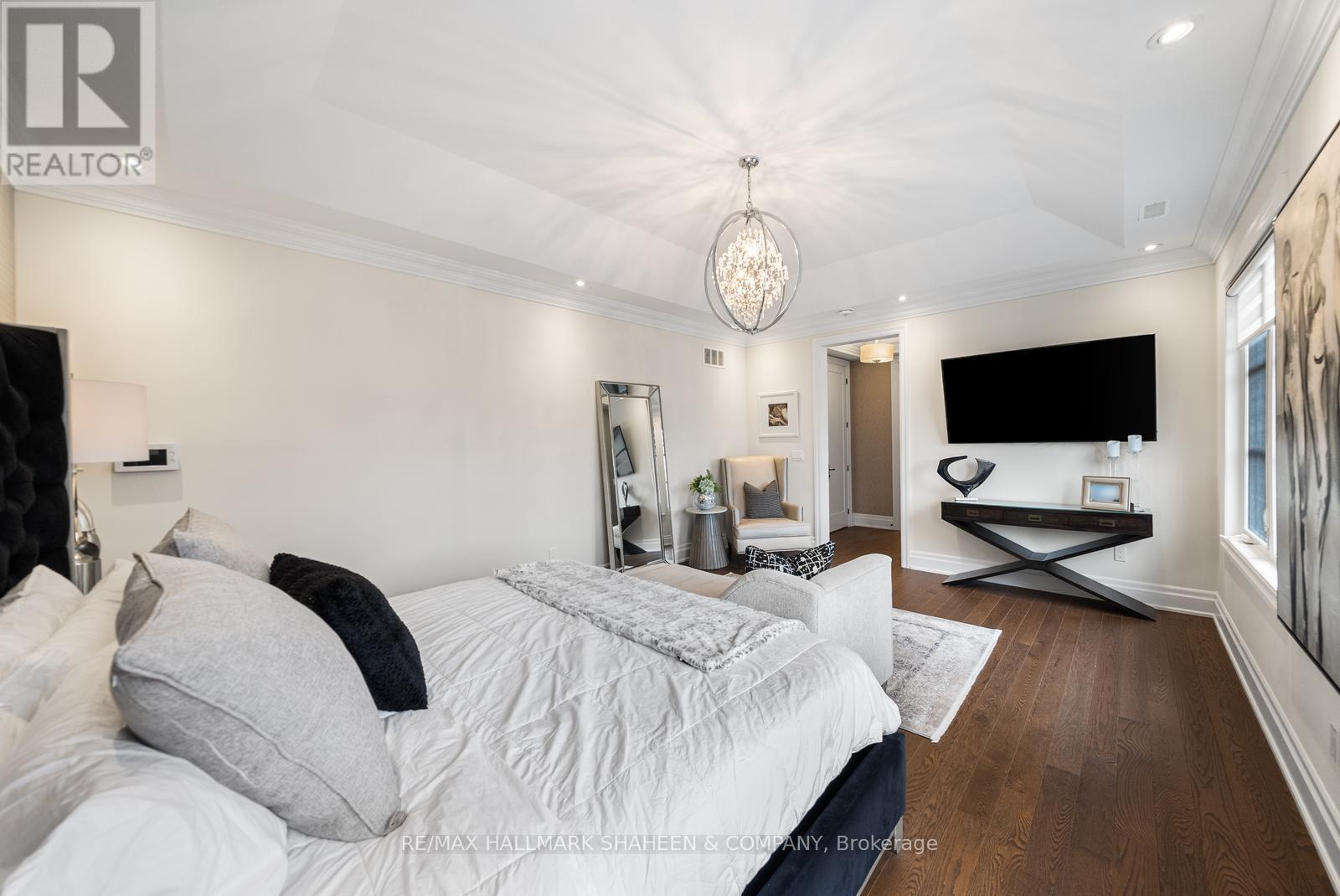 60 Coral Gable Drive, Toronto, Ontario M9M 1P1 - Photo 23 - W12963798