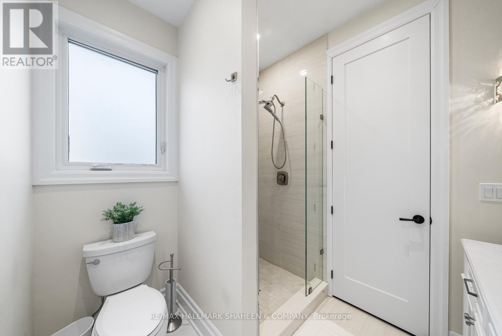 60 Coral Gable Drive, Toronto, Ontario M9M 1P1 - Photo 32 - W12963798