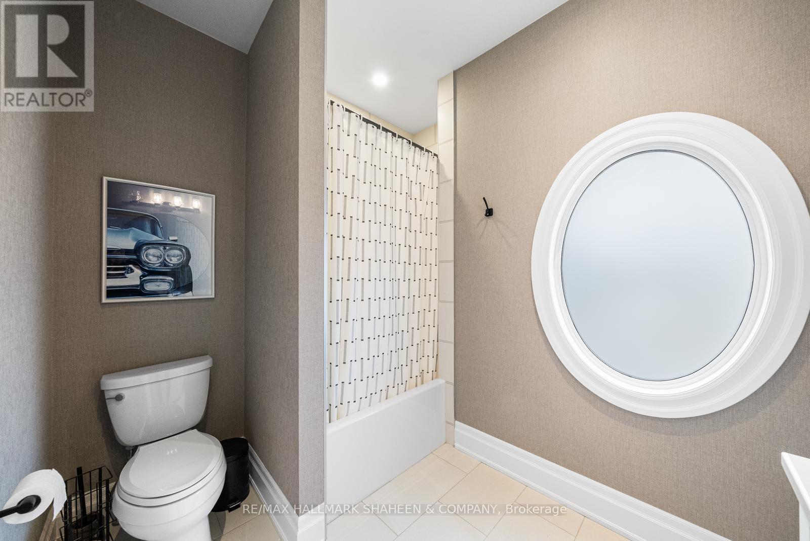 60 Coral Gable Drive, Toronto, Ontario M9M 1P1 - Photo 36 - W12963798