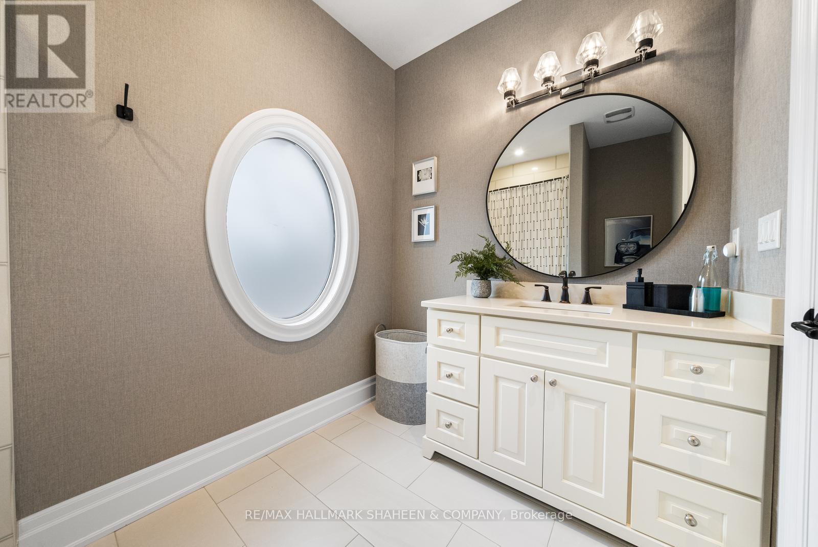 60 Coral Gable Drive, Toronto, Ontario M9M 1P1 - Photo 37 - W12963798