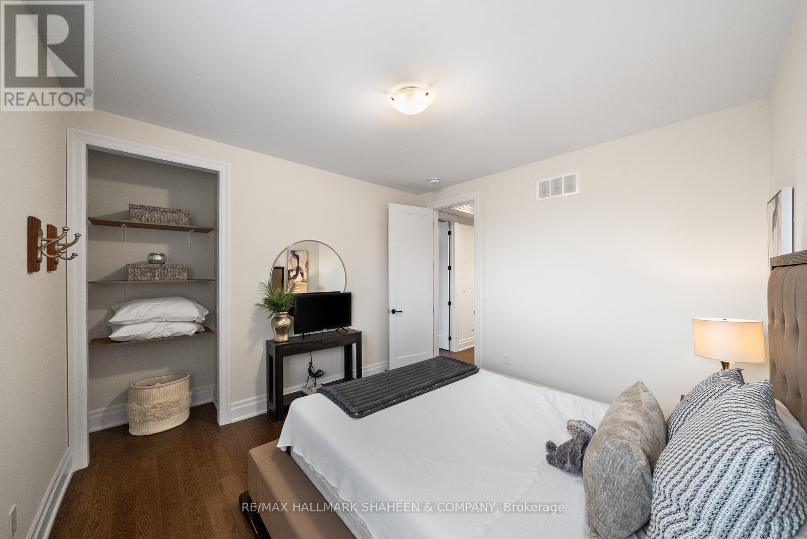 60 Coral Gable Drive, Toronto, Ontario M9M 1P1 - Photo 41 - W12963798