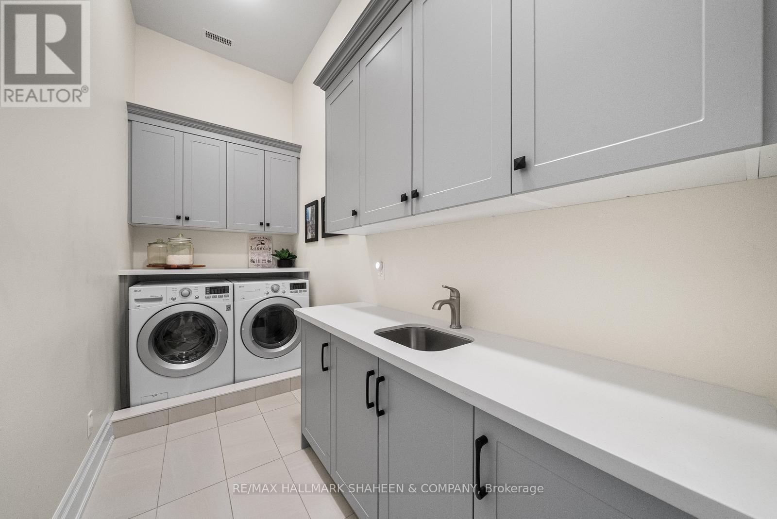 60 Coral Gable Drive, Toronto, Ontario M9M 1P1 - Photo 42 - W12963798