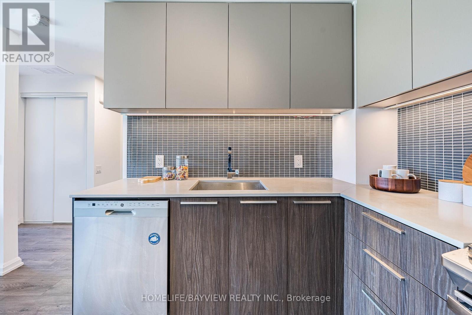 24 - 10 Brin Drive, Toronto, Ontario  M8X 0B3 - Photo 8 - W12963872