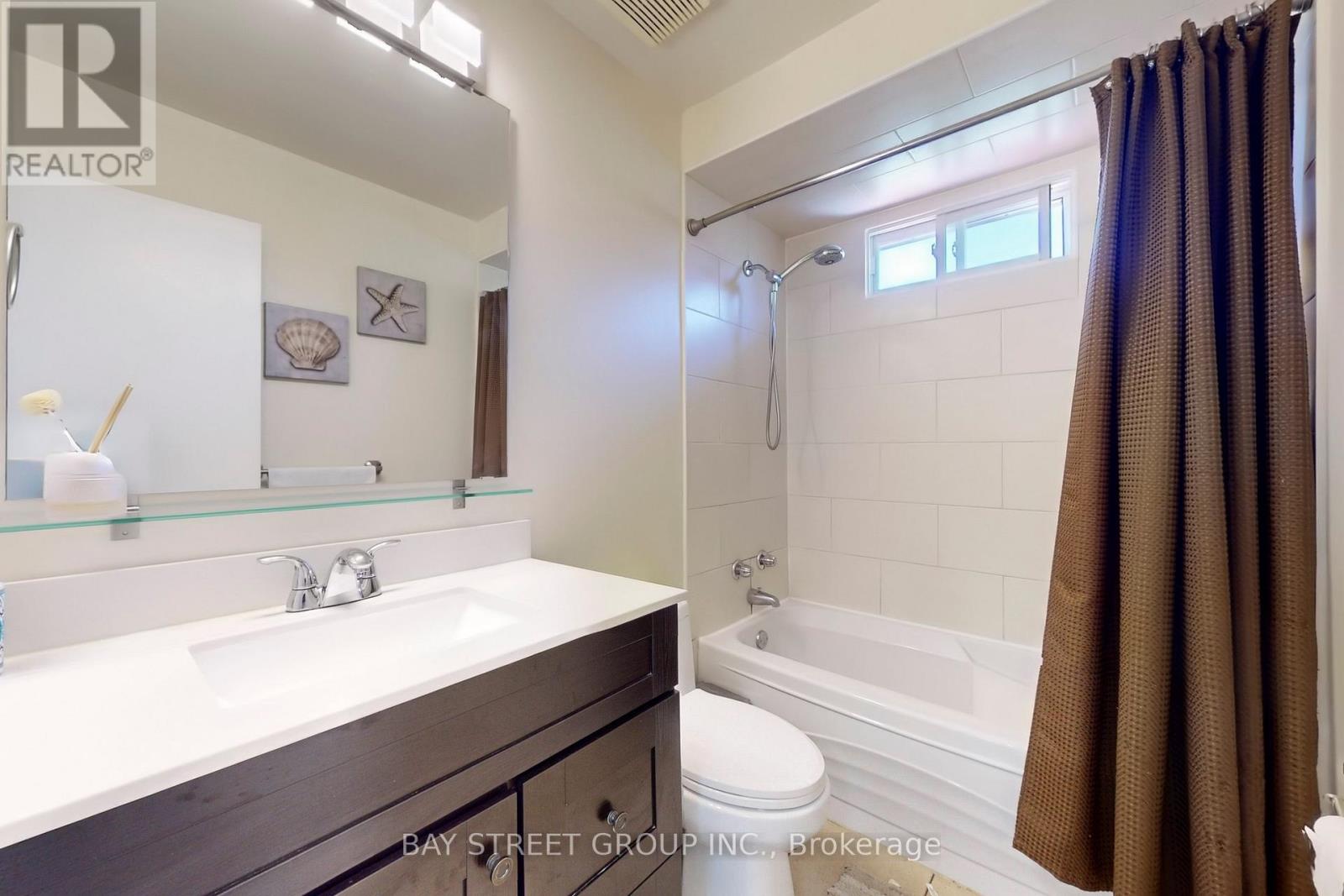 6119 Wabukayne Court, Mississauga, Ontario  L5N 2B1 - Photo 26 - W12963918