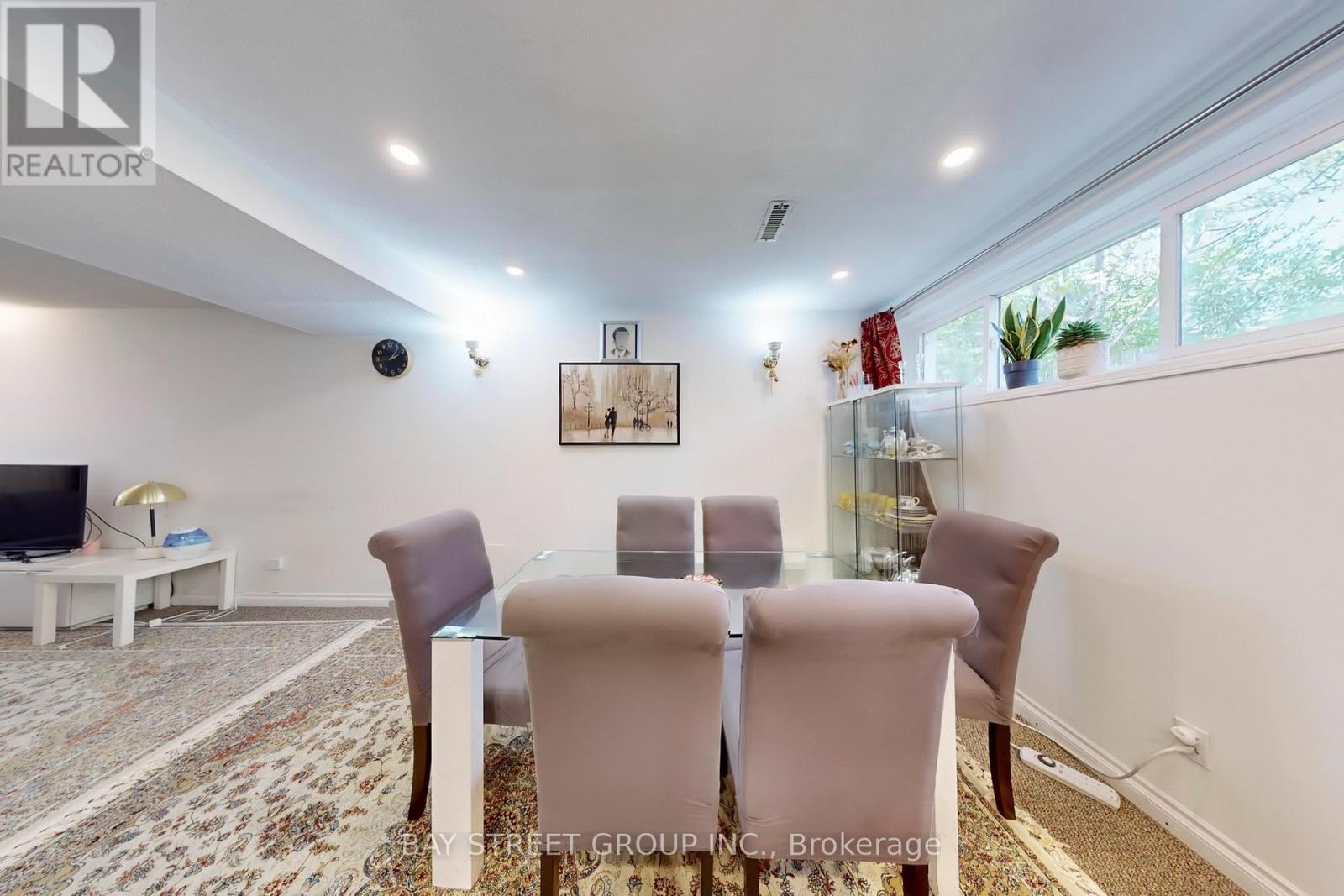 6119 Wabukayne Court, Mississauga, Ontario  L5N 2B1 - Photo 36 - W12963918