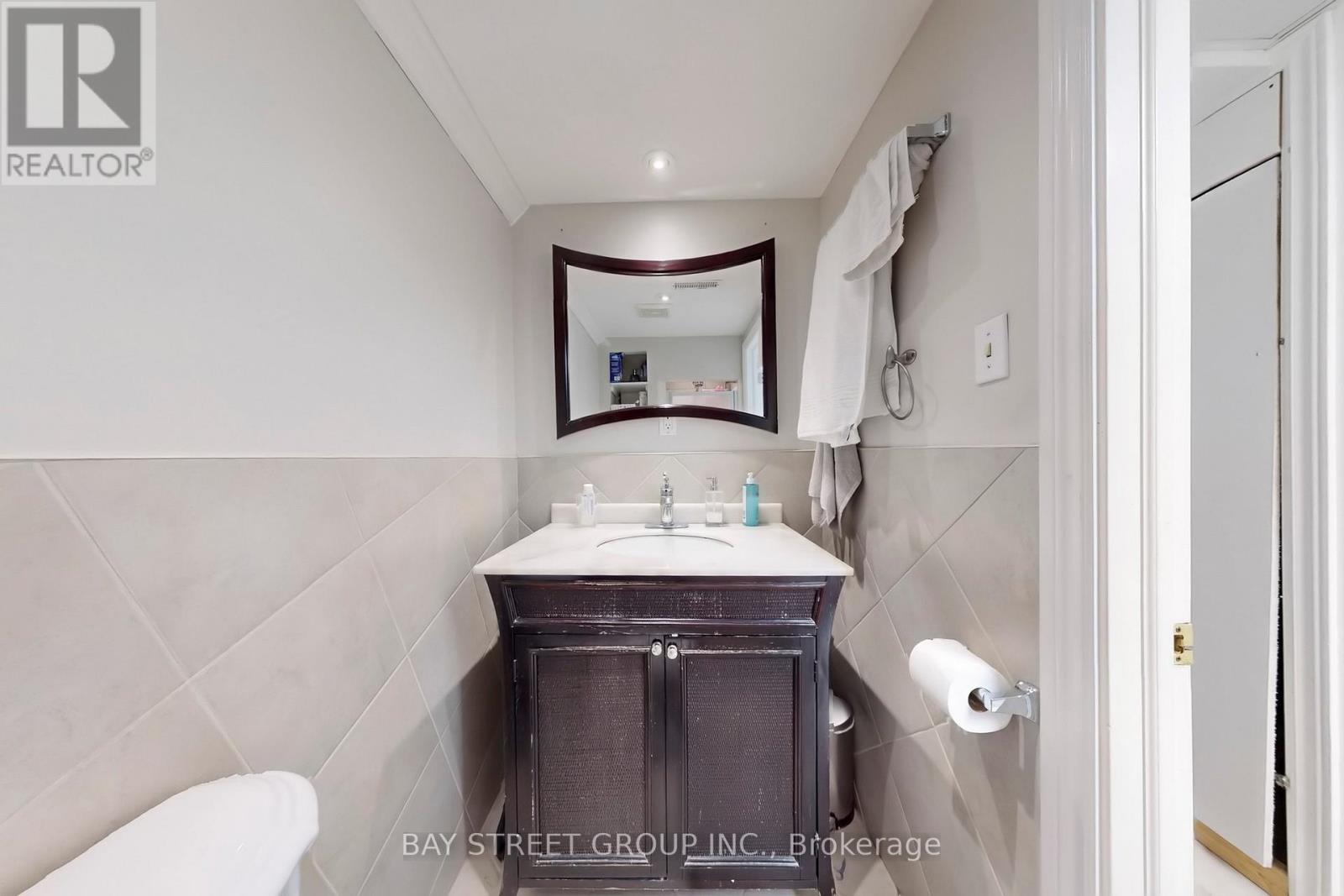 6119 Wabukayne Court, Mississauga, Ontario  L5N 2B1 - Photo 43 - W12963918