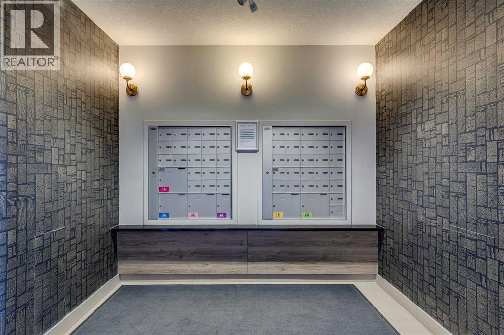 208, 30 Shawnee Common SW, Calgary, Alberta  T2Y 0R1 - Photo 4 - A2282472