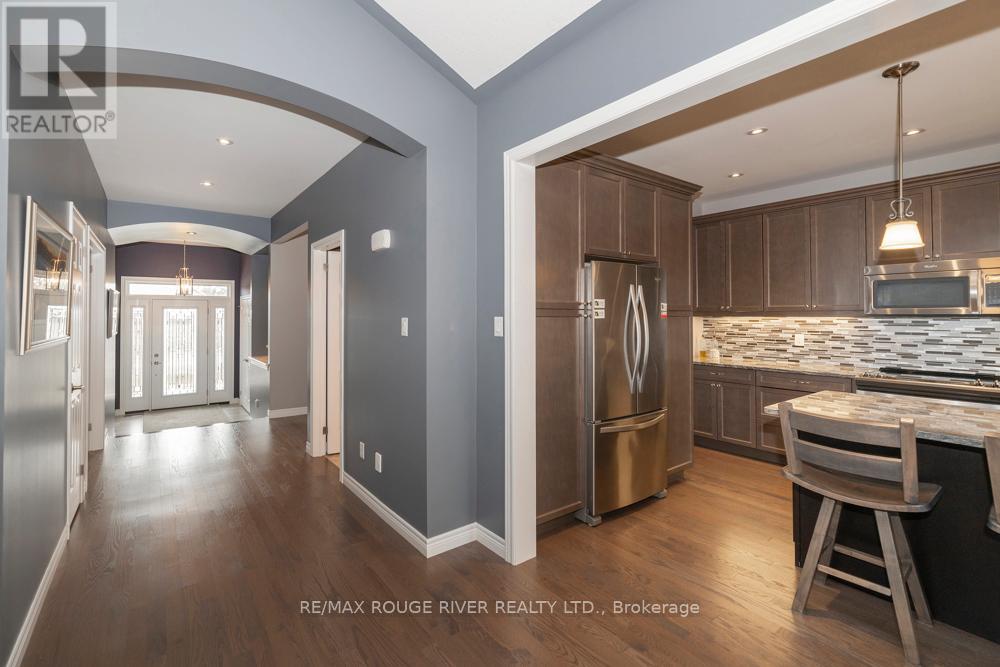 27 South Harbour Drive, Kawartha Lakes, Ontario  K0M 1A0 - Photo 8 - X12963438