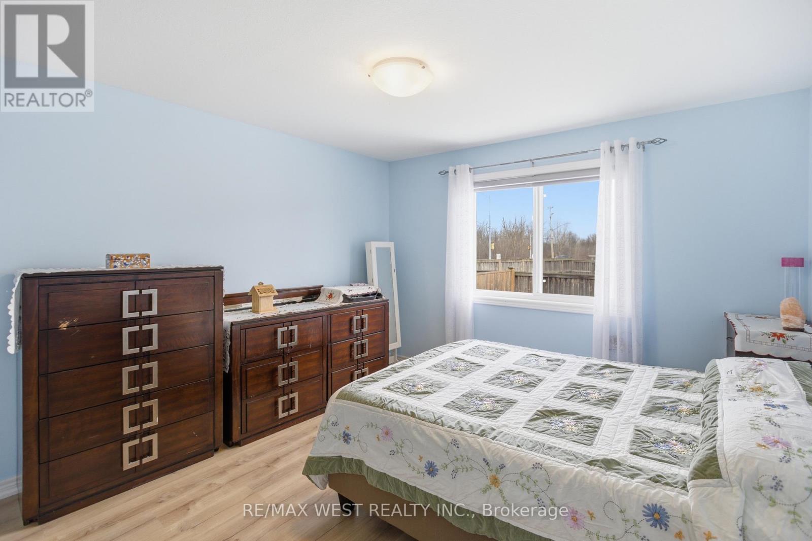 170 Silverwood Avenue, Welland, Ontario  L3C 0B7 - Photo 12 - X12963546