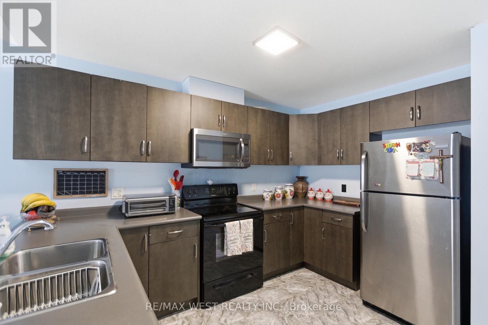 170 Silverwood Avenue, Welland, Ontario  L3C 0B7 - Photo 8 - X12963546