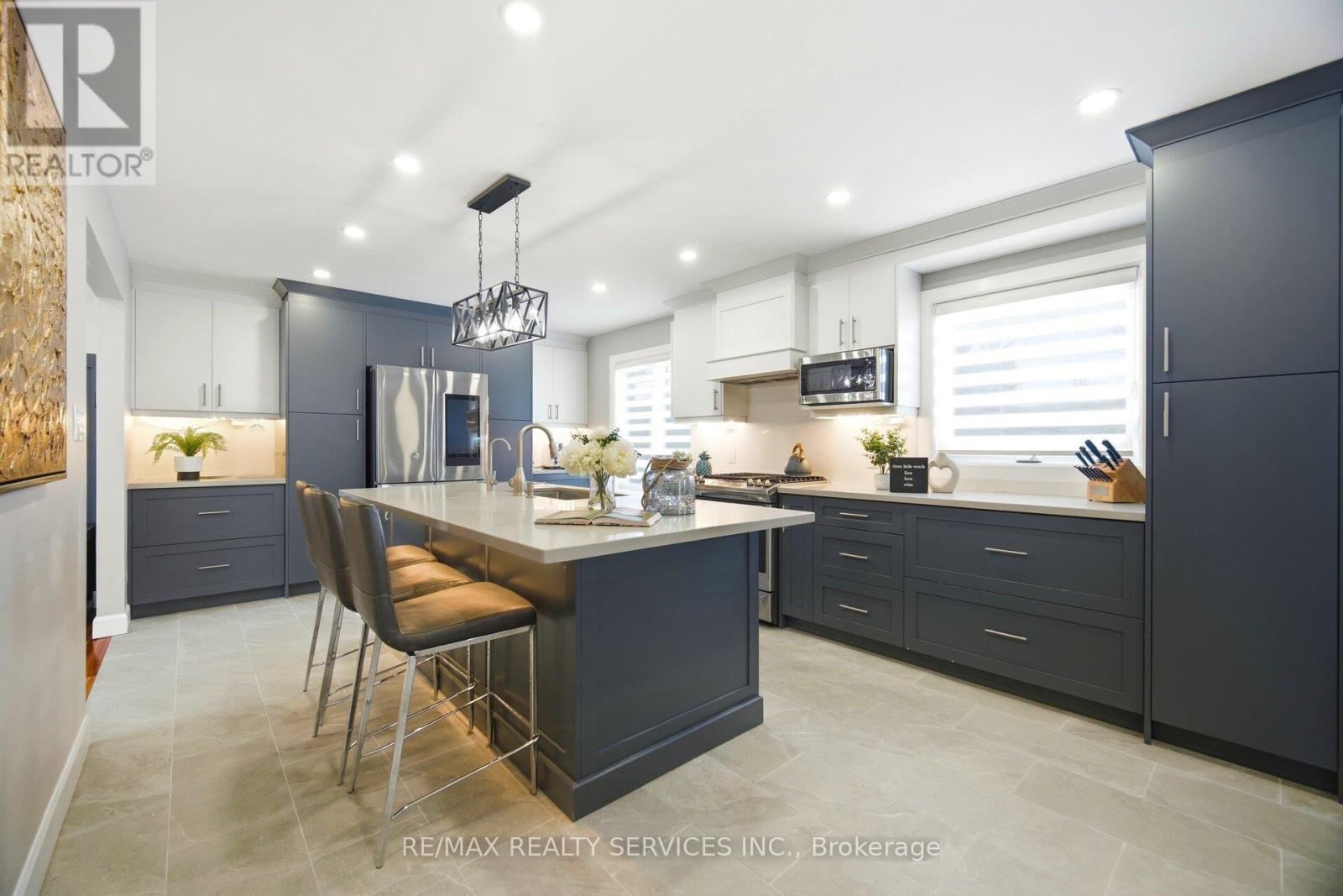 12 Pine Street, Erin, Ontario  N0B 1T0 - Photo 2 - X12963662