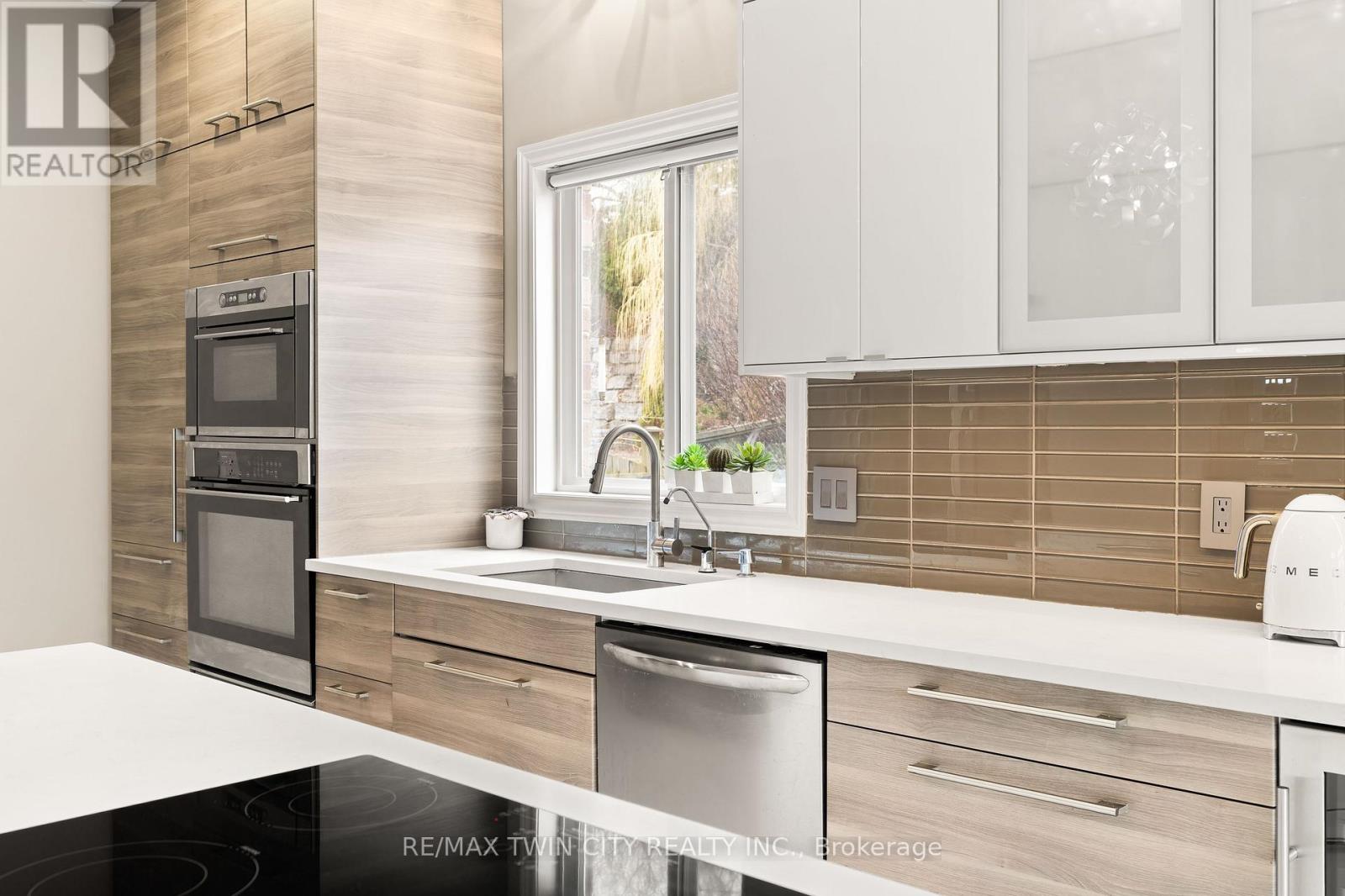 534 Birchleaf Walk, Waterloo, Ontario  N2T 2W5 - Photo 10 - X12963898