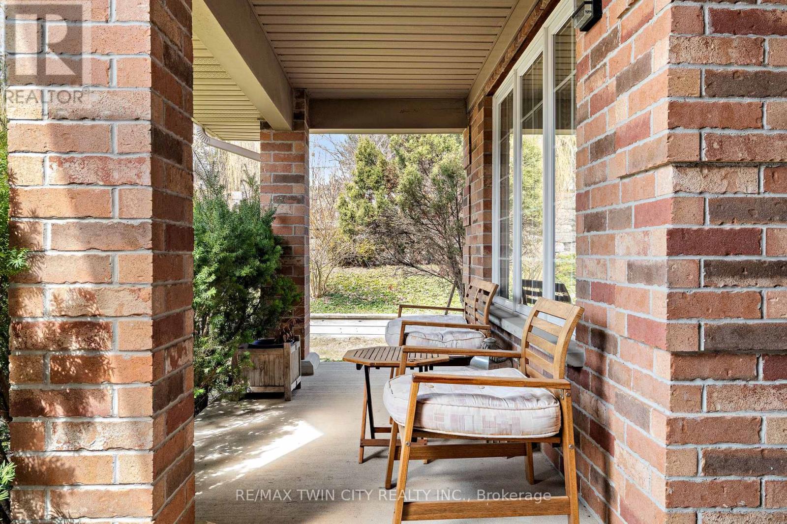 534 Birchleaf Walk, Waterloo, Ontario  N2T 2W5 - Photo 3 - X12963898