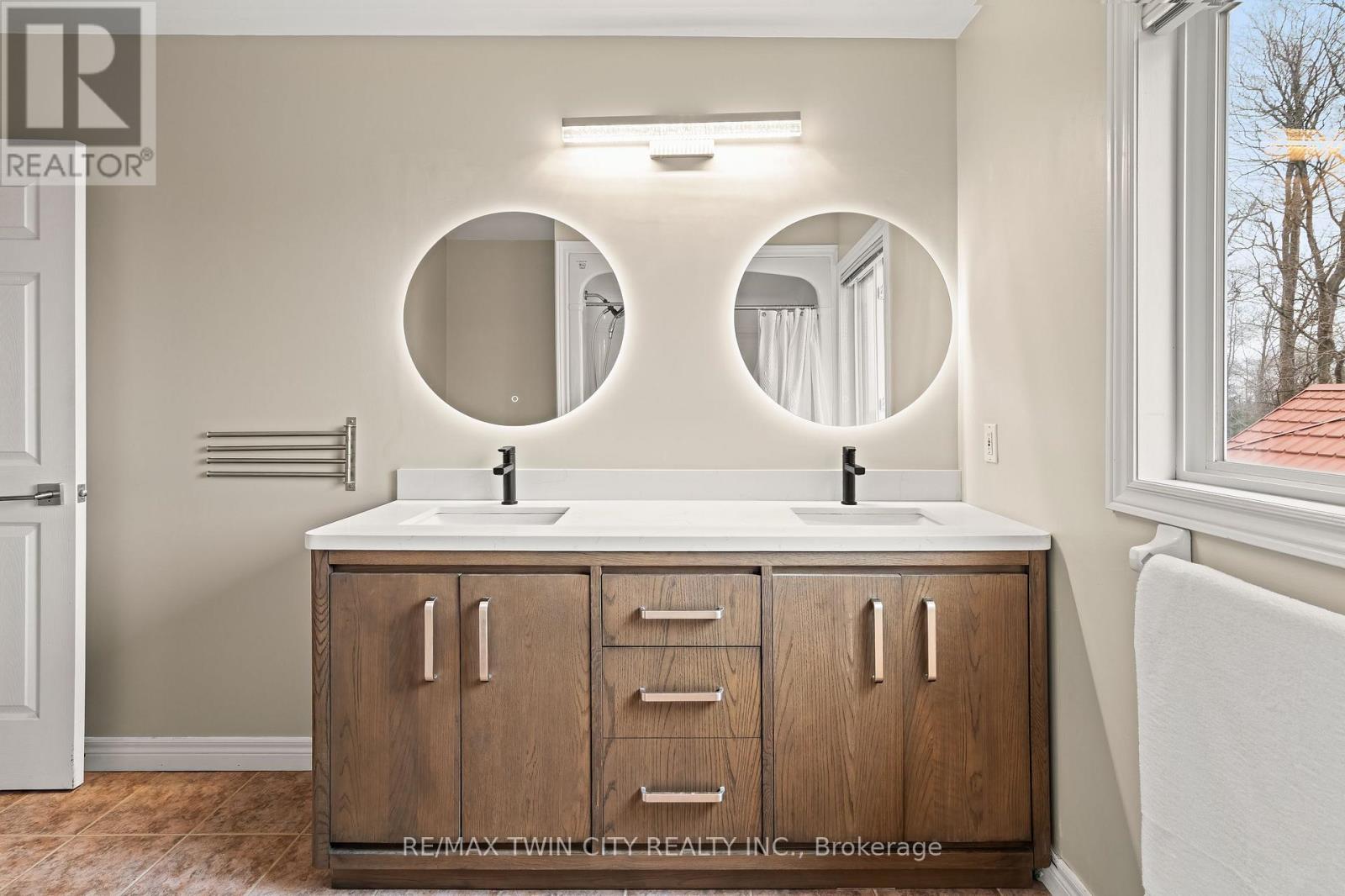 534 Birchleaf Walk, Waterloo, Ontario  N2T 2W5 - Photo 30 - X12963898