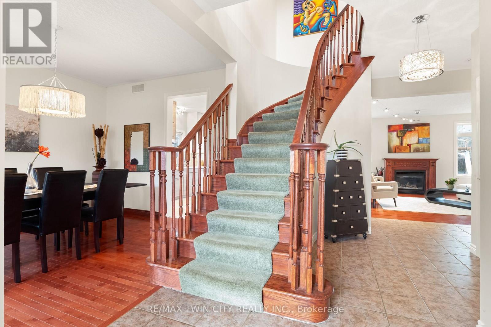 534 Birchleaf Walk, Waterloo, Ontario  N2T 2W5 - Photo 5 - X12963898