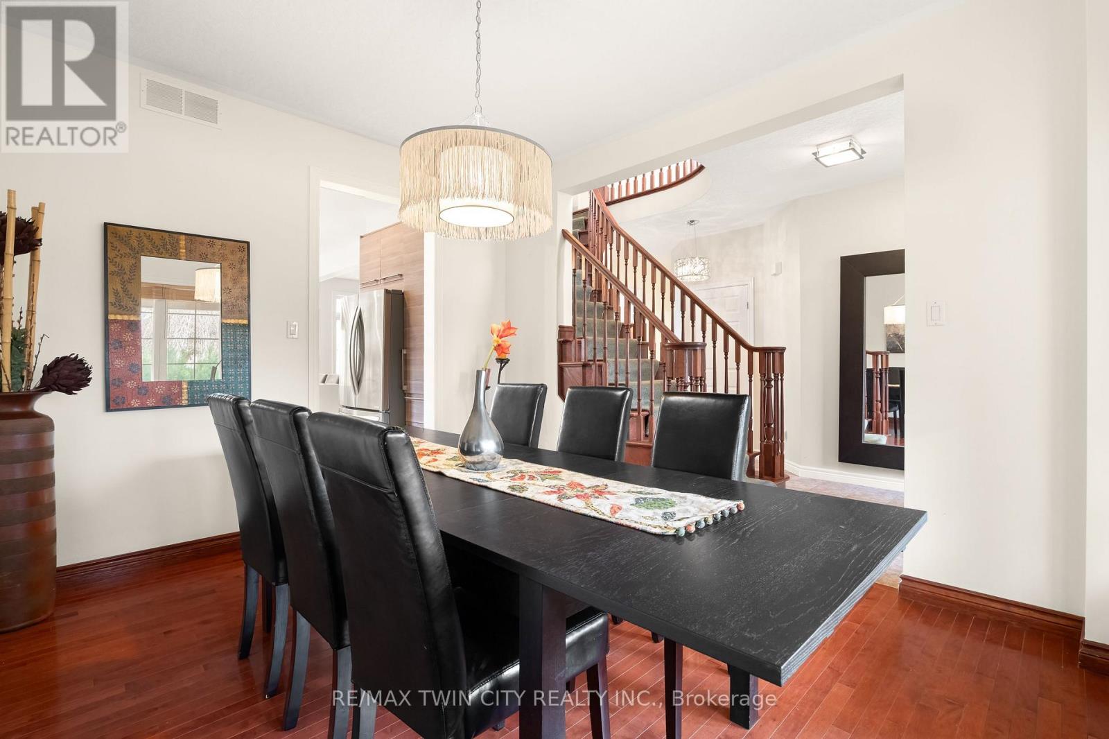 534 Birchleaf Walk, Waterloo, Ontario  N2T 2W5 - Photo 6 - X12963898