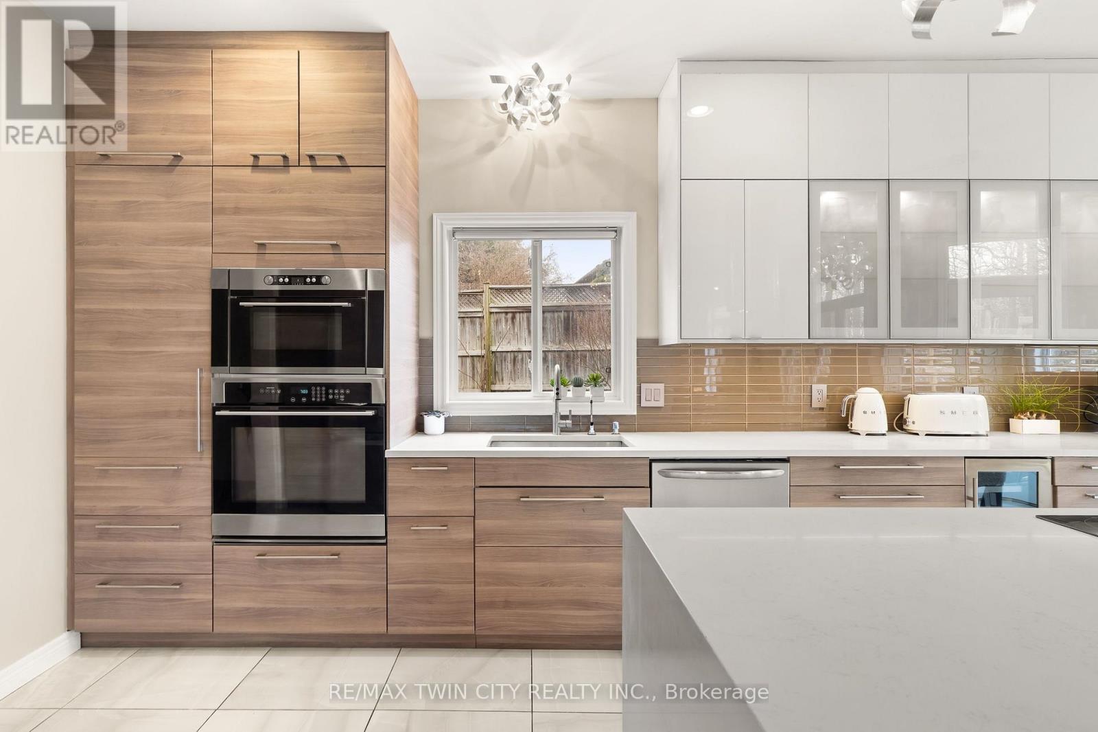 534 Birchleaf Walk, Waterloo, Ontario  N2T 2W5 - Photo 8 - X12963898