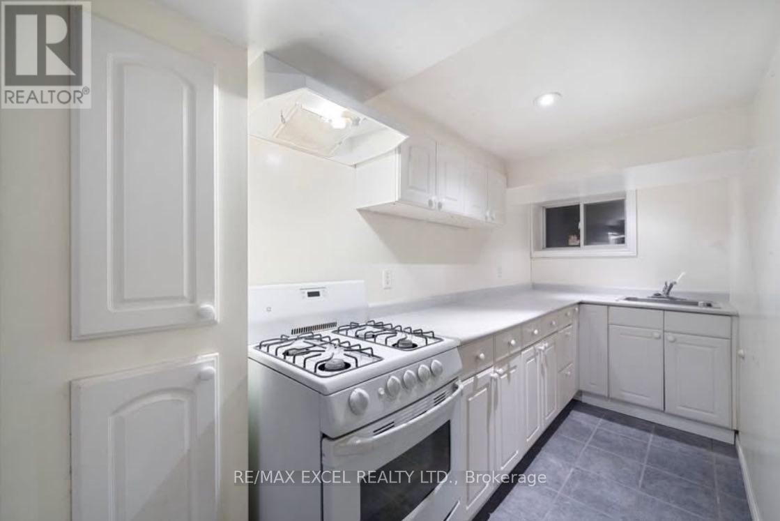 Bsmt - 33 Edgemont Street N, Hamilton, Ontario  L8H 4C7 - Photo 2 - X12963912