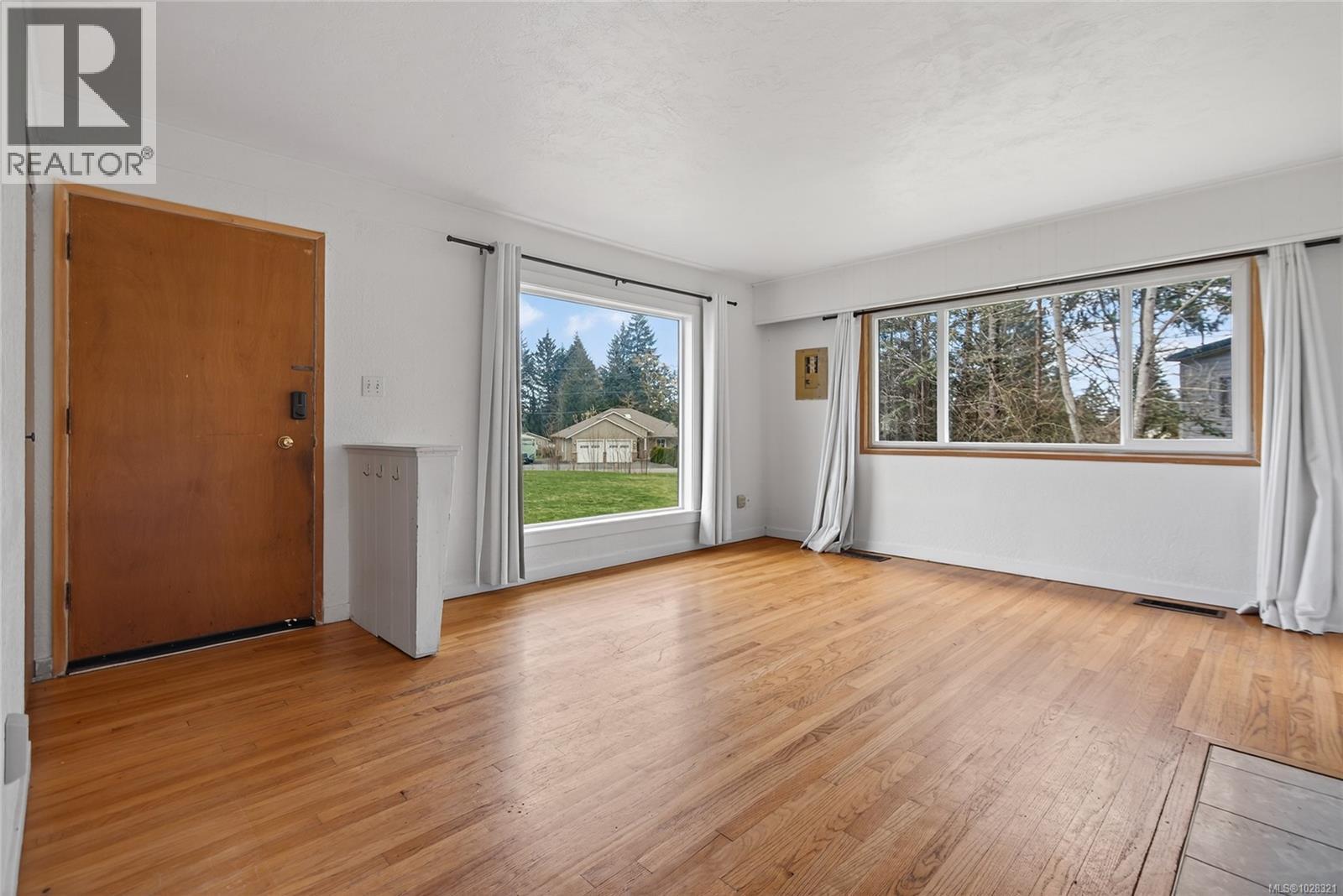 6565 Mystery Beach Rd, Fanny Bay, British Columbia  V0R 1W0 - Photo 16 - 1028321