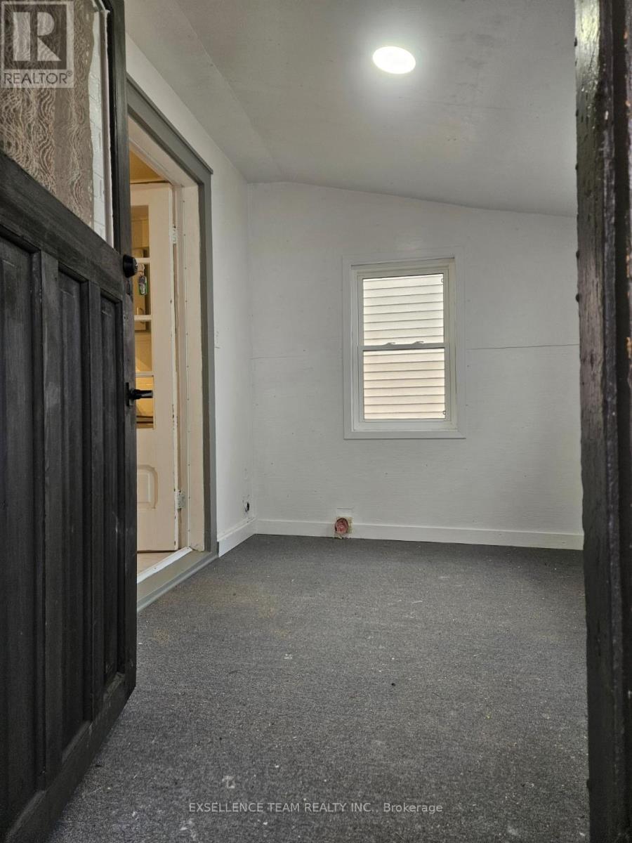 230-230a Carleton Street W, Cornwall, Ontario  K6H 4X4 - Photo 3 - X12964060