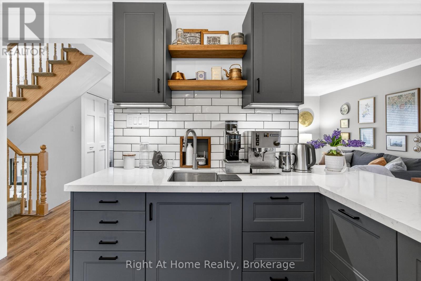 5224 Verhoeven Road, Burlington, Ontario  L7L 3A9 - Photo 14 - W12964118