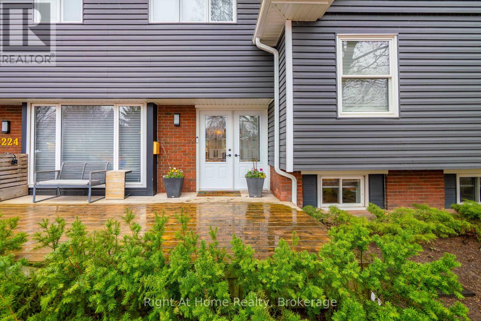 5224 Verhoeven Road, Burlington, Ontario  L7L 3A9 - Photo 3 - W12964118