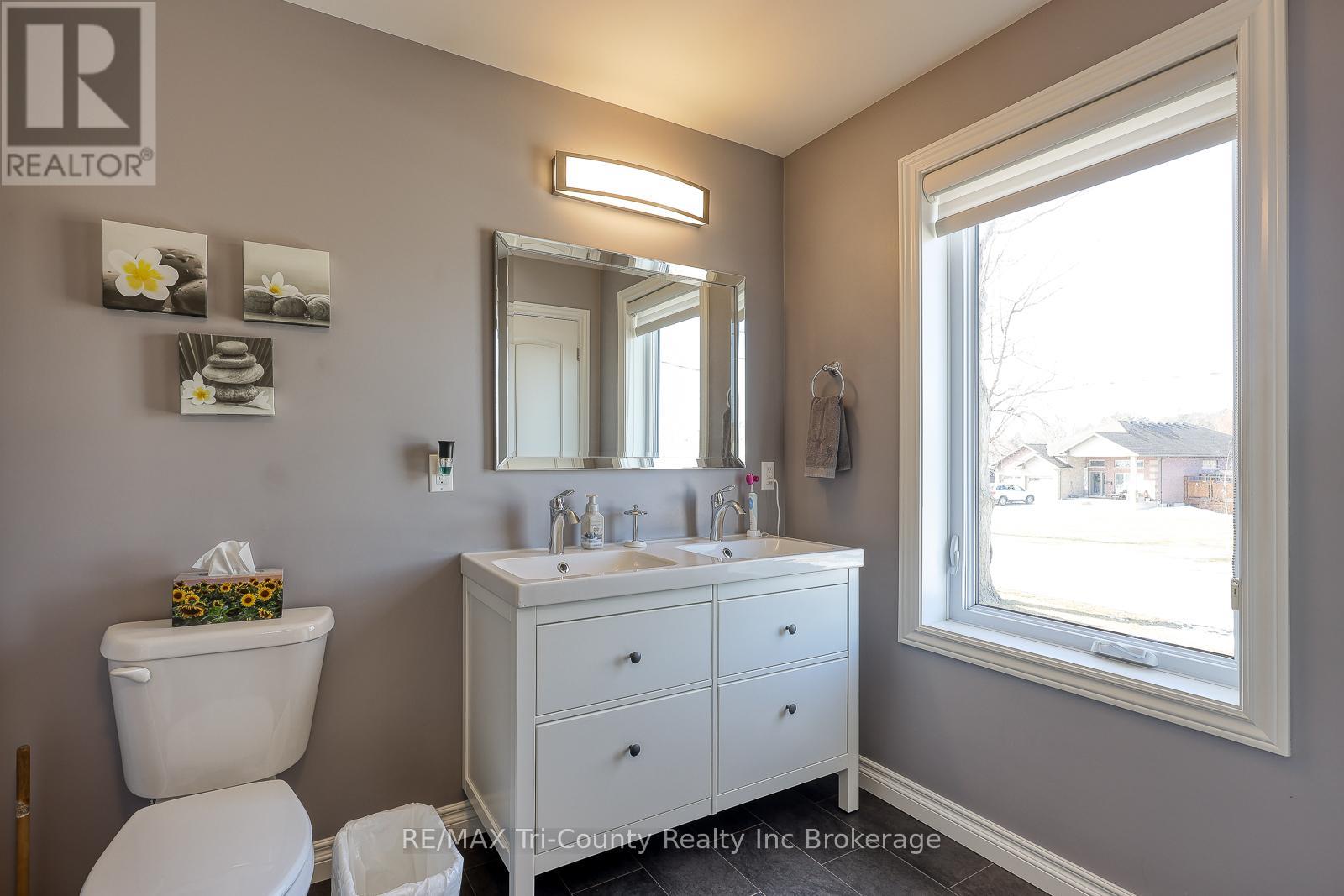 27 Ann Street, Bayham, Ontario  N0J 1Z0 - Photo 16 - X12964200