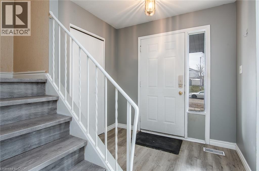 135 Vintage Crescent, Kitchener, Ontario  N2P 1L1 - Photo 4 - 40818140