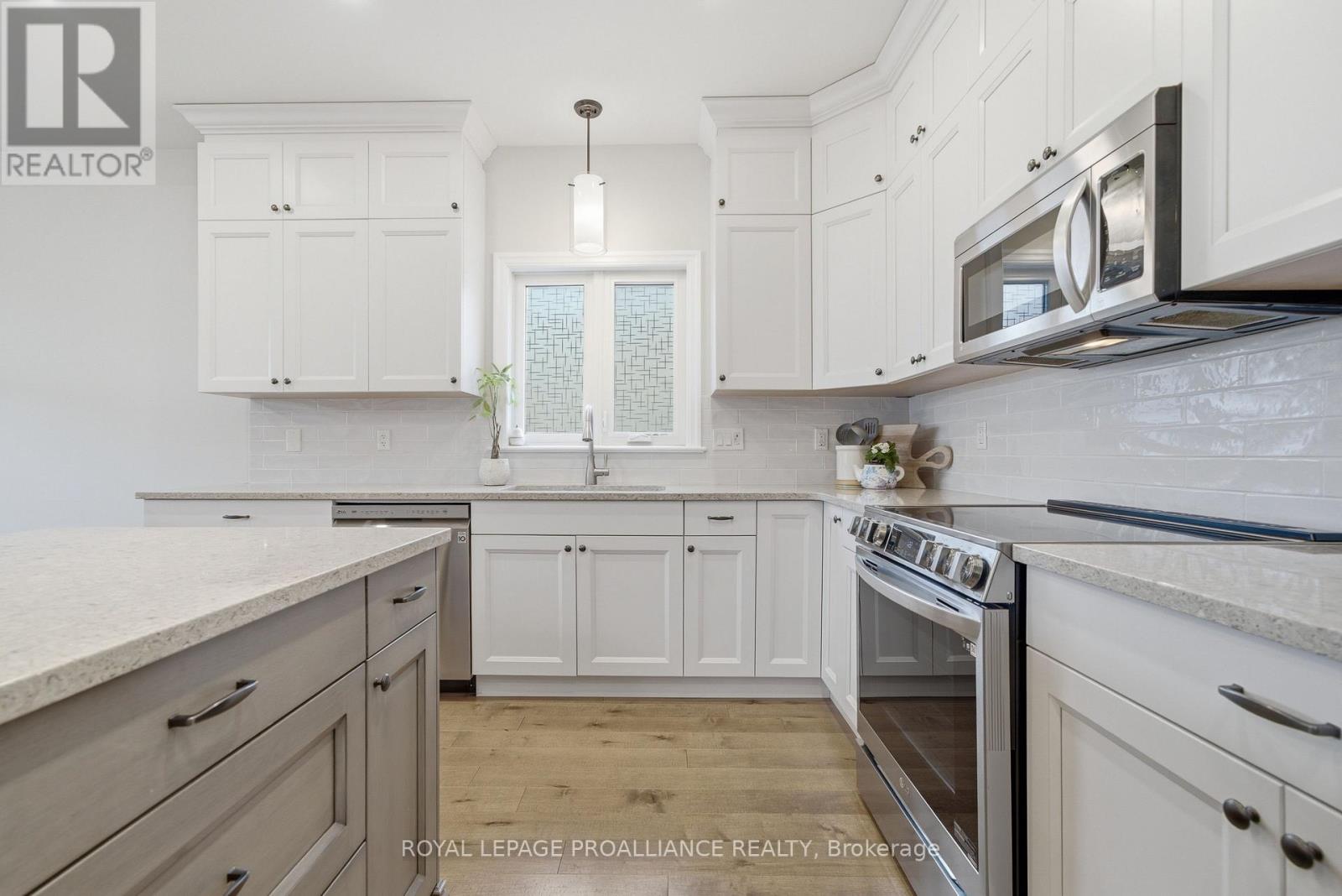 58 Crews Crescent, Quinte West (Murray Ward), Ontario  K8V 0G3 - Photo 11 - X12964120