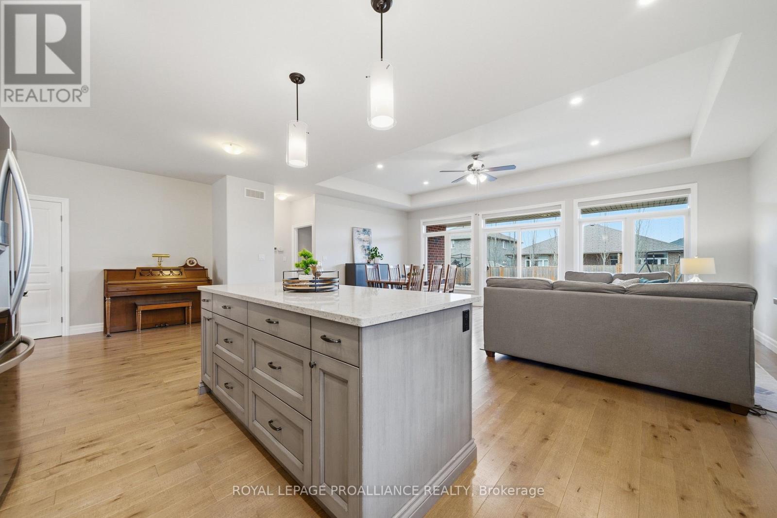 58 Crews Crescent, Quinte West (Murray Ward), Ontario  K8V 0G3 - Photo 12 - X12964120