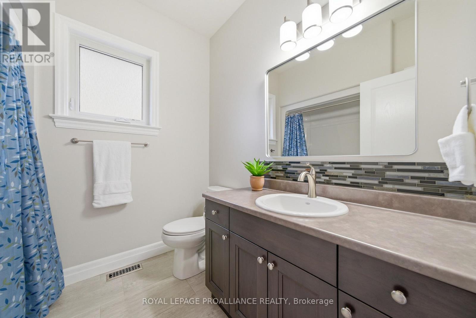 58 Crews Crescent, Quinte West (Murray Ward), Ontario  K8V 0G3 - Photo 27 - X12964120