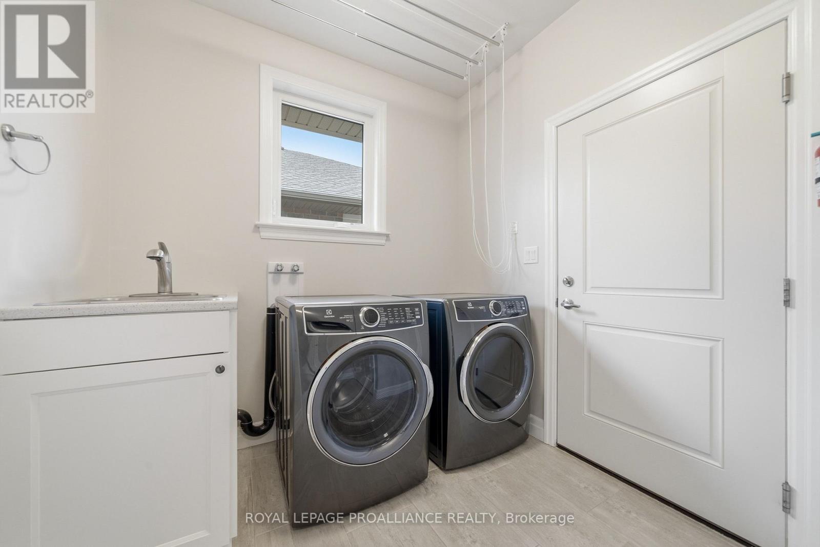 58 Crews Crescent, Quinte West (Murray Ward), Ontario  K8V 0G3 - Photo 29 - X12964120