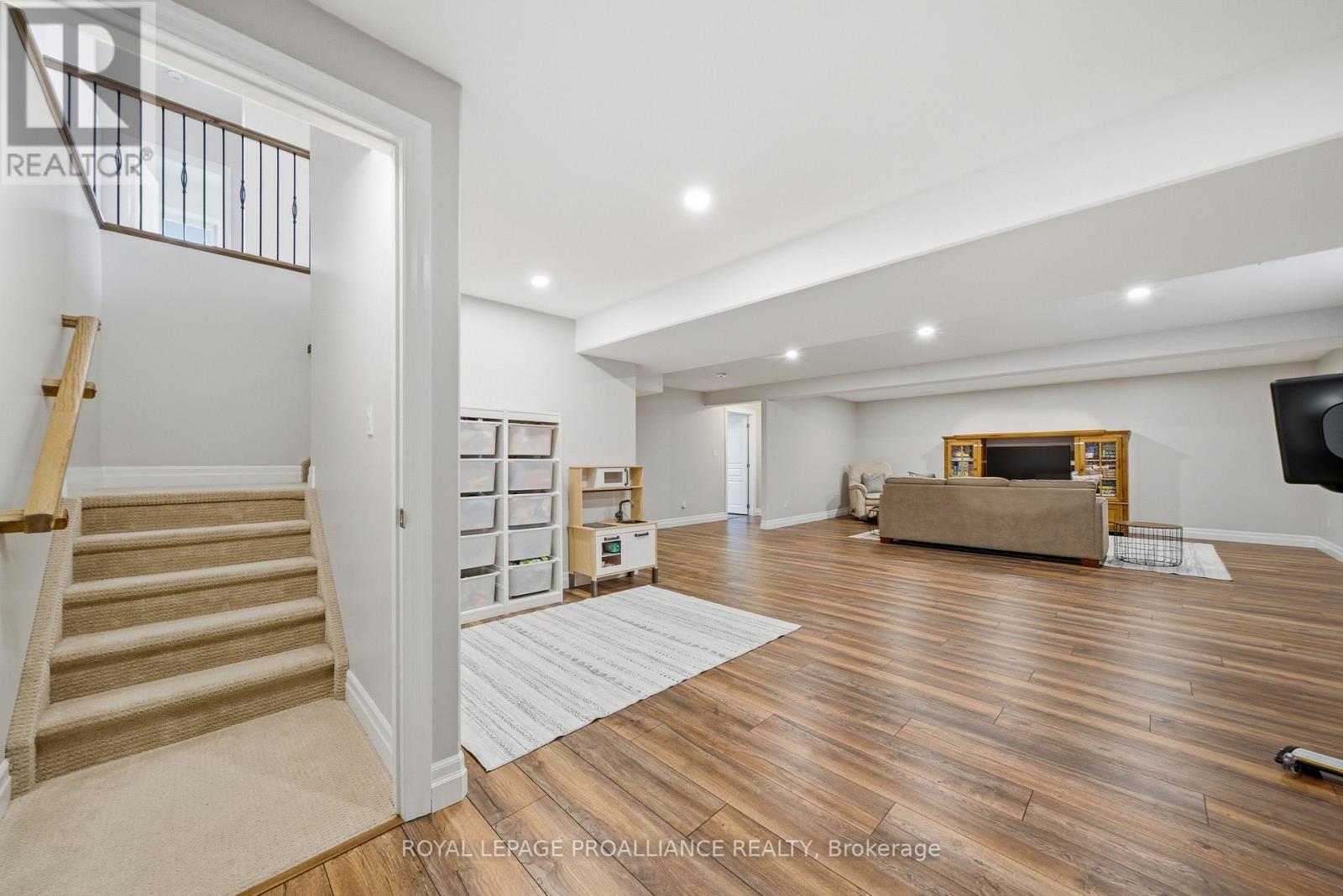 58 Crews Crescent, Quinte West (Murray Ward), Ontario  K8V 0G3 - Photo 30 - X12964120